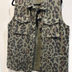 Leopard Print Sleeveless Vest